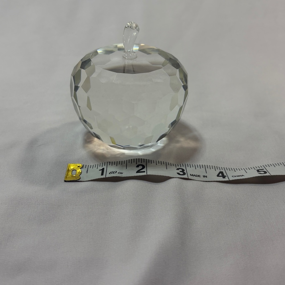 Oleg Cassini Apple paperweight NIB - Picture 4 of 5